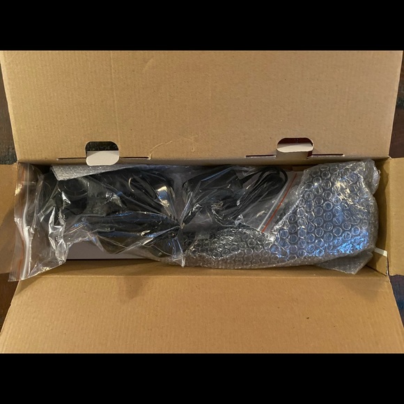 MOICO Multifunction Handheld percussion Massager with six different attachments - Picture 3 of 8